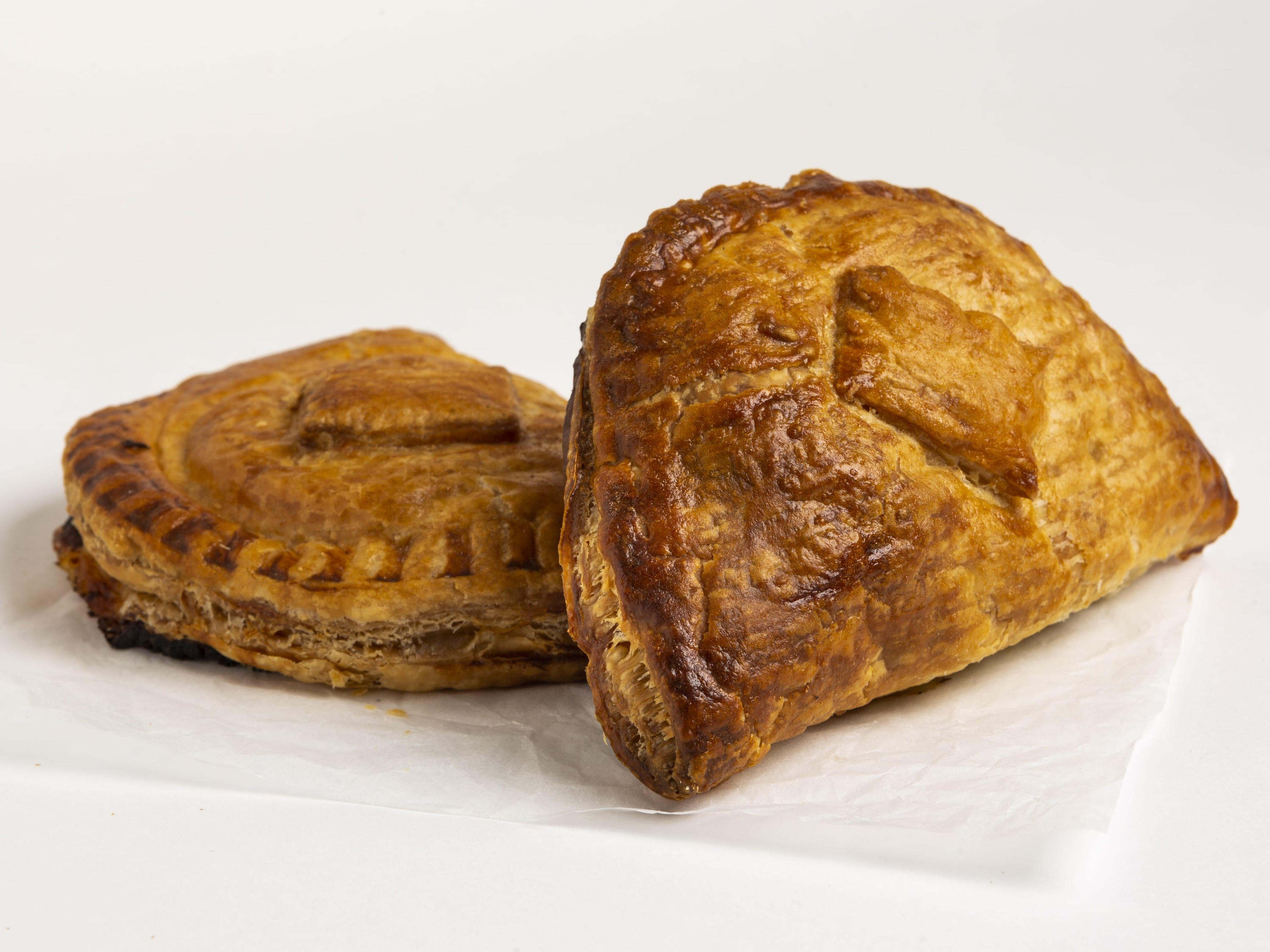Empanadilla_hoj_bacalao_con_pasas_01_MG_1330.jpg