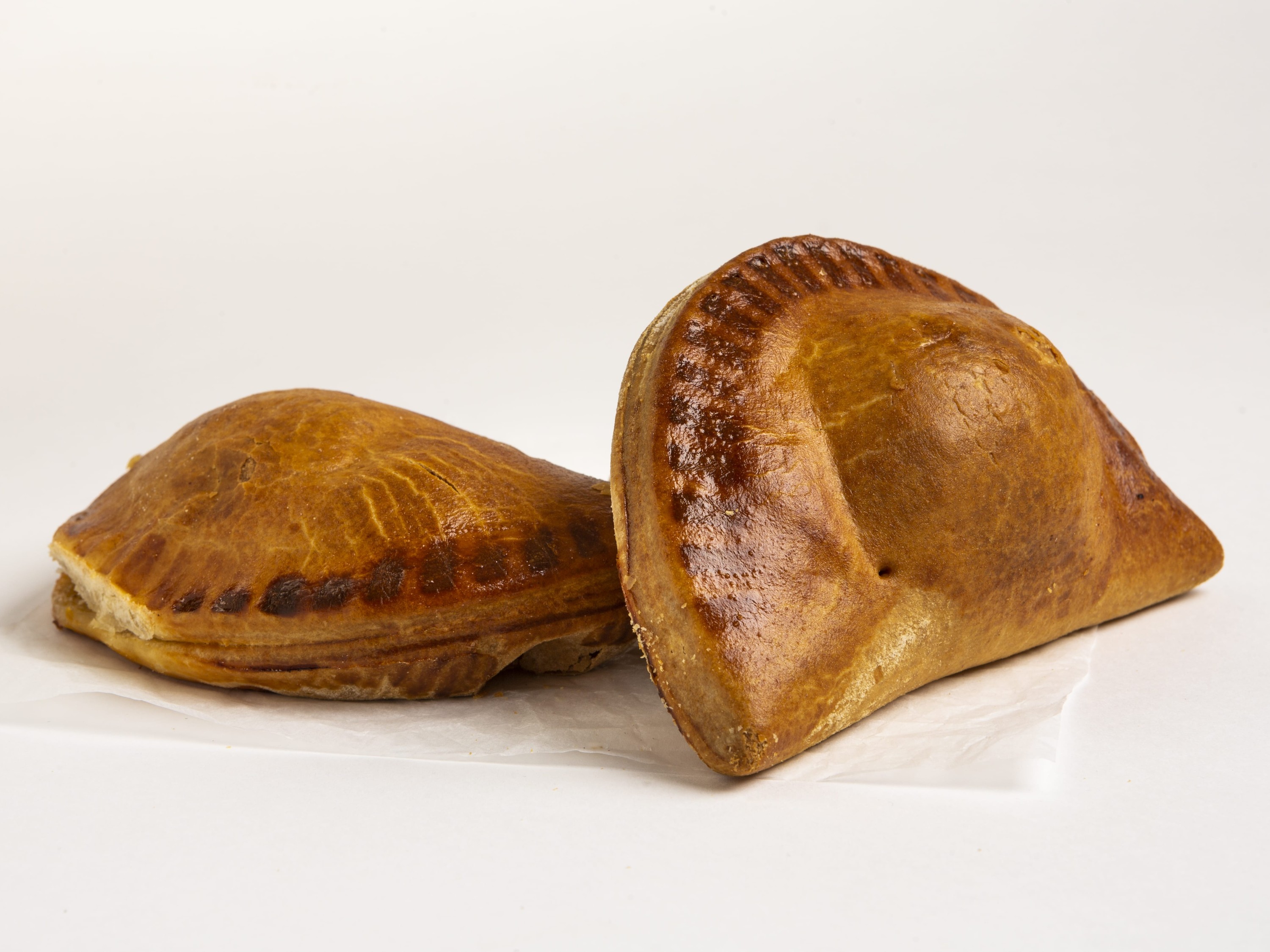 Empanadilla_bacalao_con_pasas_01_MG_1383.jpg
